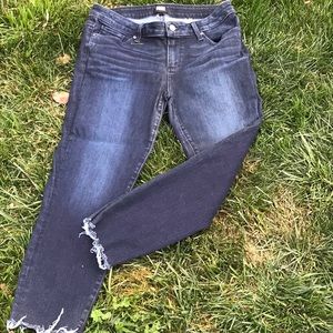 PAIGE Skyline Skinny Crop size 32 fray at hem.